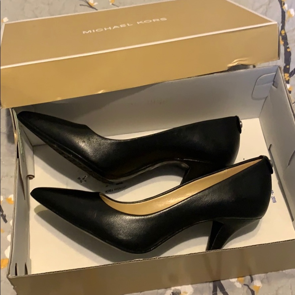 Micheal kors Black heels
